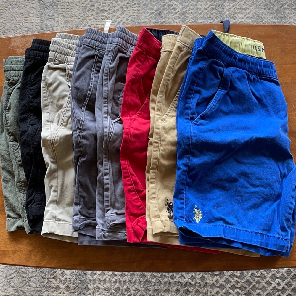 Lot of 8 GUC men’s size small shorts.